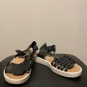 Steve Madden 5.5/6 Black and White Sandals